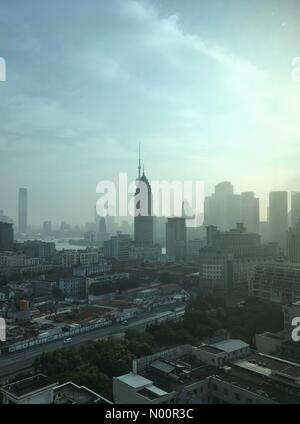 Shanghai, Chine - 8 juin 2018 : Matin brumeux à Shanghai, Chine Crédit : Irkin09/StockimoNews/Alamy Live News Banque D'Images