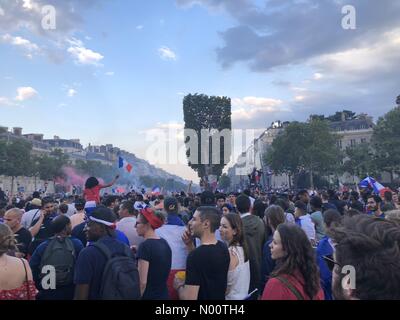 75008 Paris-8E-Arrondissement, France. 15 juillet, 2018. France Paris Champs Elysees Célébration Crédit : Coupe du Monde/StockimoNews Bovajo Vanya/Alamy Live News Banque D'Images