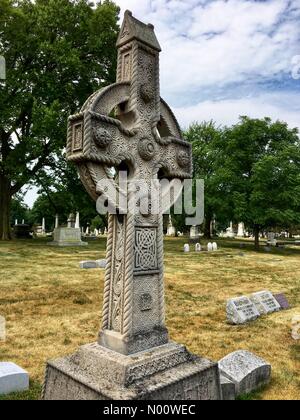 Cimetière de Graceland, Atlas Obscura, 5 août 2018 Visite, Chicago, Illinois, USA, l'historien Adam Selzer héberge l'août 2018 Visite du cimetière de Graceland, DianaJ StockimoNews/Alamy/crédit : Diana J./StockimoNews/Alamy Live News Banque D'Images