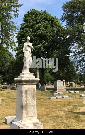 Cimetière de Graceland, Atlas Obscura, 5 août 2018 Visite, Chicago, Illinois, USA, l'historien Adam Selzer héberge l'août 2018 Visite du cimetière de Graceland, DianaJ StockimoNews/Alamy/crédit : Diana J./StockimoNews/Alamy Live News Banque D'Images