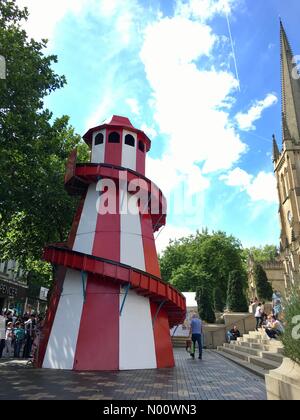 Météo Royaume-uni Wakefield, Yorkshire 11 Août 2018 Une après-midi avait lieu à Wakefield, dans le Yorkshire pour les familles qui bénéficient d'helter skelter des manèges et d'une plage dans le soleil de l'été. Banque D'Images