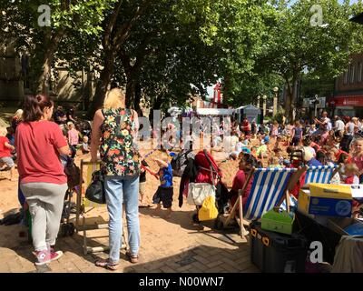 Météo Royaume-uni Wakefield, Yorkshire 11 Août 2018 Une après-midi avait lieu à Wakefield, dans le Yorkshire pour les familles qui bénéficient d'une plage dans le soleil de l'été. Banque D'Images