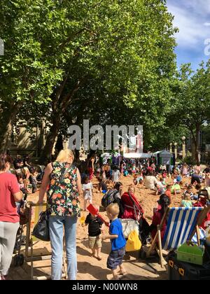 Météo Royaume-uni Wakefield, Yorkshire 11 Août 2018 Une après-midi avait lieu à Wakefield, dans le Yorkshire pour les familles qui bénéficient d'une plage dans le soleil de l'été. Banque D'Images