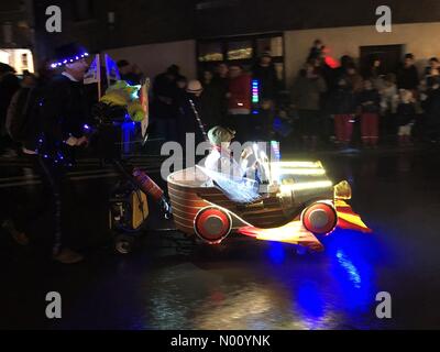 Totnes, Devon, UK. 24 novembre 2018. South Brent Hiver courts de carnaval. L'un des plus grands et le dernier dans la région du sud du Devon, maintenant dans sa 29e année Crédit : Julian Kemp/StockimoNews/Alamy Live News Banque D'Images