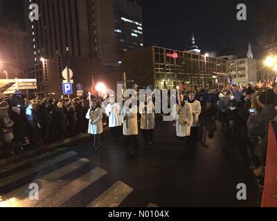 Gdansk, Pologne 18 janvier 2019. Funérailles de maire Pawel Adamowicz. Les résidents de Gdansk sont commémorant le maire de Pawel Adamowicz dans 'Le dernier moyen'. Credit : Slawomir Kowalewski/StockimoNews/Alamy Live News Banque D'Images