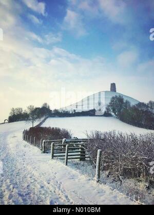 Tor de Glastonbury, Somerset, Royaume-Uni. 1er février 2019. Glastonbury Tor dans la neige. Le Somerset. 1er février 2019 Crédit : Neil Juggins/StockimoNews/Alamy Live News Banque D'Images