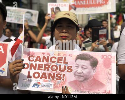 Makati, Philippines. 9Th avr 2019. Poser protestataires gouvernement philippin d'annuler tous les prêts offerts par la Chine. Des centaines de groupes militants manifester devant l'ambassade de Chine. Sherbien Dacalanio : Crédit/StockimoNews/Alamy Live News Banque D'Images