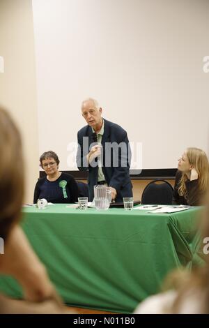 Godalming, Surrey, UK. 23 avril, 2019. Les élections locales britanniques, Wilfred Noyce Centre, Godalming, Surrey. 23 avril 2019. Candidat du Parti Vert Steve Williams de Chartreuse ward à la conférence du Parti Vert à Godalming. /StockimoNews jamesjagger : Crédit/Alamy Live News Banque D'Images