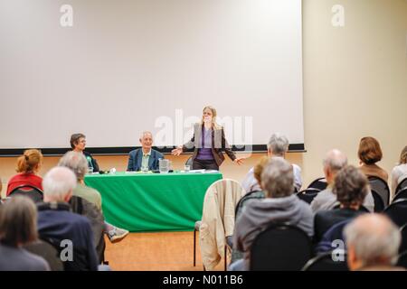 Godalming, Surrey, UK. 23 avril, 2019. Les élections locales britanniques, Wilfred Noyce Centre, Godalming, Surrey. 23 avril 2019. Le Parti Vert co-leader Sian Berry et Steve Williams à la candidate du Parti Vert à Godalming conférence. /StockimoNews jamesjagger : Crédit/Alamy Live News Banque D'Images