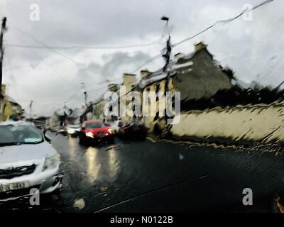 Fortes pluies à Ardara, comté de Donegal, Irlande. La météo devrait s'aggraver plus tard dans la semaine. Crédit : Richard Wayman/StockimoNews/Alamy Live News Banque D'Images