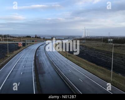 South Queensferry, Écosse, Royaume-Uni. 11 Février 2020. Le pont Queensferry Crossing est fermé à la circulation en raison du risque de chute de glace des câbles. Photo autoroute M90 vide sur l'approche du pont crédit: Highbrow/StockimoNews/Alay Live News Banque D'Images