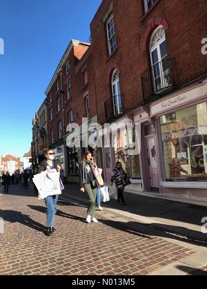 Hereford, Royaume-Uni. 4e Novmber, 2020. Coronavirus du Royaume-Uni - Lockdown final Shopping Day - Hereford Royaume-Uni mercredi 4 novembre 2020. Une journée de shopping bien remplie pendant que les acheteurs se préparent au confinement de Covid et à la fermeture d'entreprises non essentielles. Crédit : Steven May/StockimoNews/Alamy Live News Banque D'Images