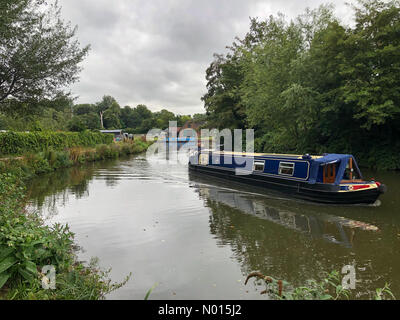 Météo Royaume-Uni: Nuageux à Guildford. Dapdune Wharf, Guildford. 30 août 2021. Temps frais et nuageux de vacances dans les comtés d'origine aujourd'hui. La rivière Wey à Dapdune Wharf, à Guildford, dans le Surrey. Crédit : jamesjagger/StockimoNews/Alay Live News Banque D'Images