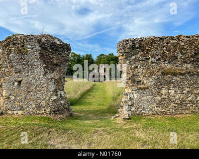 Abbaye de Waverley, Farnham. 21st juin 2022. Météo au Royaume-Uni : ensoleillé à Farnham. Abbaye de Waverley, Farnham. 21st juin 2022. Une belle matinée à travers les comtés d'origine. Intervalles ensoleillés aux ruines de l'abbaye de Waverley près de Farnham dans Surrey. Crédit : jamesjagger/StockimoNews/Alay Live News Banque D'Images