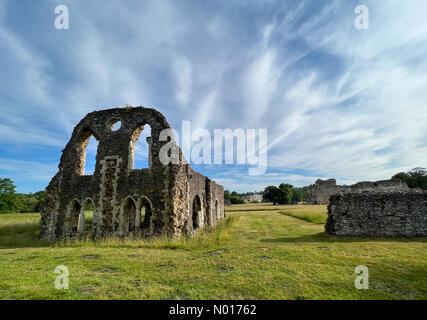 Abbaye de Waverley, Farnham. 21st juin 2022. Météo au Royaume-Uni : ensoleillé à Farnham. Abbaye de Waverley, Farnham. 21st juin 2022. Une belle matinée à travers les comtés d'origine. Intervalles ensoleillés aux ruines de l'abbaye de Waverley près de Farnham dans Surrey. Crédit : jamesjagger/StockimoNews/Alay Live News Banque D'Images