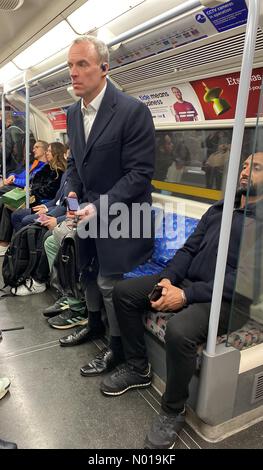 Londres, Royaume-Uni. 05 décembre 2023. Westminster politicians : Dominic Raab Rides the London Underground crédit : amer ghazzal/StockimoNews/Alamy Live News crédit : amer ghazzal / StockimoNews/Alamy Live News Banque D'Images