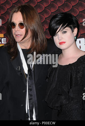 Ozzy Osbourne et sa fille Kelly - Spike TV Scream Awards 2008 au Théâtre Grec de Los Angeles.Osbourne Ozzy   Kelly 53 Événement dans la vie d'Hollywood, Californie - Red Carpet Event, USA, Cinéma, Célébrités, photographie, Bestof, Arts, Culture et divertissement, Célébrités, Mode de vie meilleure, Hollywood, événement dans la vie d'Hollywood, Californie - Tapis rouge et en coulisses, musique, célébrités, Topix en couple, en famille (mari et femme) et les enfants - les enfants, frères et sœurs, tsuni@Gamma-USA.com Tsuni enquête de crédit / USA, 2006 à 2009 Banque D'Images