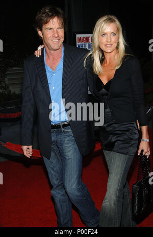 Dennis Quaid et sa femme d'arriver à l'AMERICAN DREAMZ Première à l'Arclight Theatre de Los Angeles. 11 avril 2006.QuaidDennis femme154 événement dans la vie d'Hollywood, Californie - Red Carpet Event, USA, Cinéma, Célébrités, photographie, Bestof, Arts, Culture et divertissement, Célébrités, Mode de vie meilleure, Hollywood, événement dans la vie d'Hollywood, Californie - Tapis rouge et en coulisses, musique, célébrités, Topix en couple, en famille (mari et femme) et les enfants - les enfants, frères et sœurs, tsuni@Gamma-USA.com Tsuni enquête de crédit / USA, 2006 à 2009 Banque D'Images