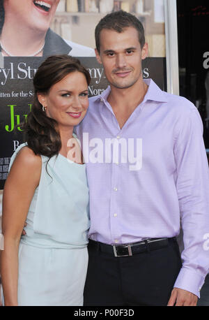 Mary Lynn Rajskub et Matthew Rolph - Julie & Julia Premiere au Westwood Village Theatre de Los Angeles.RajskubMaryLynn  29 Matthew Rolph événement dans la vie d'Hollywood, Californie - Red Carpet Event, USA, Cinéma, Célébrités, photographie, Bestof, Arts, Culture et divertissement, Célébrités, Mode de vie meilleure, Hollywood, événement dans la vie d'Hollywood, Californie - Tapis rouge et en coulisses, musique, célébrités, Topix en couple, en famille (mari et femme) et les enfants - les enfants, frères et sœurs, tsuni@Gamma-USA.com Tsuni enquête de crédit / USA, 2006 à 2009 Banque D'Images