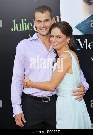 Mary Lynn Rajskub et Matthew Rolph - Julie & Julia Premiere au Westwood Village Theatre de Los Angeles.RajskubMaryLynn  Matthew Rolph 30 Événement à Hollywood, Californie - La vie de l'événement Tapis Rouge, USA, Cinéma, Célébrités, photographie, Bestof, Arts, Culture et divertissement, Célébrités, Mode de vie meilleure, Hollywood, événement dans la vie d'Hollywood, Californie - Tapis rouge et en coulisses, musique, célébrités, Topix en couple, en famille (mari et femme) et les enfants - les enfants, frères et sœurs, tsuni@Gamma-USA.com Tsuni enquête de crédit / USA, 2006 à 2009 Banque D'Images