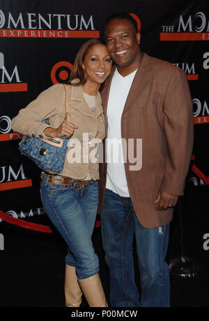 Holly et Robinson-Peete mari arrivant à la GOULOTTE DE REMPLISSAGE DE Première à l'El Capitan Theatre de Los Angeles. 22 février 2006.Robinson-Peete Holly husb039 événement dans la vie d'Hollywood, Californie - Red Carpet Event, USA, Cinéma, Célébrités, photographie, Bestof, Arts, Culture et divertissement, Célébrités, Mode de vie meilleure, Hollywood, événement dans la vie d'Hollywood, Californie - Tapis rouge et en coulisses, musique, célébrités, Topix en couple, en famille (mari et femme) et les enfants - les enfants, frères et sœurs, tsuni@Gamma-USA.com Tsuni enquête de crédit / USA, 2006 à 2009 Banque D'Images