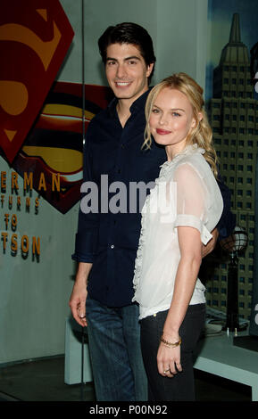 Brandon Routh et Kate Bosworth arrivant à Superman @ Kitson à Beverly Hills à Los Angeles.May 1st, 2006.RouthBrandon BosworthK  059 cas à Hollywood Life - Californie, Red Carpet Event, USA, Cinéma, Célébrités, photographie, Bestof, Arts, Culture et divertissement, Célébrités, Mode de vie meilleure, Hollywood, événement dans la vie d'Hollywood, Californie - Tapis rouge et en coulisses, musique, célébrités, Topix en couple, en famille (mari et femme) et les enfants - les enfants, frères et sœurs, tsuni@Gamma-USA.com Tsuni enquête de crédit / USA, 2006 à 2009 Banque D'Images