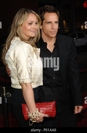 Christine Taylor et mari Ben Stiller - l'homme de fer première au Chinese Theatre de Los Angeles. StillerBen smileTaylorChristine trois quarts 74 Événement dans la vie d'Hollywood, Californie - Red Carpet Event, USA, Cinéma, Célébrités, photographie, Bestof, Arts, Culture et divertissement, Célébrités, Mode de vie meilleure, Hollywood, événement dans la vie d'Hollywood, Californie - Tapis rouge et en coulisses, musique, célébrités, Topix en couple, en famille (mari et femme) et les enfants - les enfants, frères et sœurs, tsuni@Gamma-USA.com Tsuni enquête de crédit / USA, 2006 à 2009 Banque D'Images