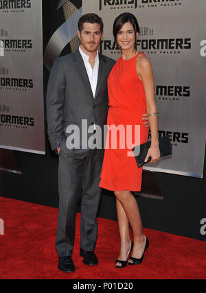 Odette Yustman et Dave Annable - Transformers : Revenge of the Fallen Premiere au Westwood Village Theatre de Los Angeles.YustmanOdette AnnableDave 38 Événement dans la vie d'Hollywood, Californie - Red Carpet Event, USA, Cinéma, Célébrités, photographie, Bestof, Arts, Culture et divertissement, Célébrités, Mode de vie meilleure, Hollywood, événement dans la vie d'Hollywood, Californie - Tapis rouge et en coulisses, musique, célébrités, Topix en couple, en famille (mari et femme) et les enfants - les enfants, frères et sœurs, tsuni@Gamma-USA.com Tsuni enquête de crédit / USA, 2006 à 2009 Banque D'Images