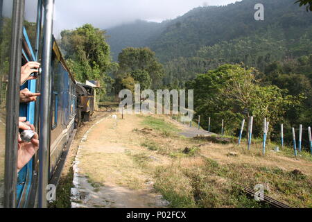 Vue depuis la gare de Ooty, Tamil Nadu, Inde Banque D'Images