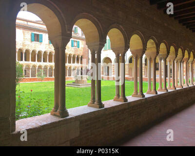 Vérone, Italie - 8 mai, 2018 : la cathédrale de Vérone. C'est une cathédrale catholique romaine à Vérone, Italie du nord, dédiée à la Bienheureuse Vierge Marie sous Banque D'Images