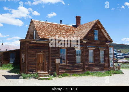 Bodie, CA, USA - 15 juillet 2011 : anciens bâtiments de Bodie, une ville fantôme d'origine de la fin des années 1800. Bodie est une ville fantôme dans les collines à l'est de t Bodie Banque D'Images