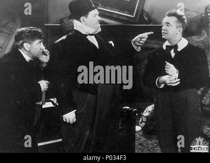 Titre original : A CHUMP AT OXFORD. Titre anglais : A CHUMP AT OXFORD. Directeur de film : ALF GOULDING. Année : 1940. Stars : OLIVER HARDY, Stan Laurel. Credit : HAL ROACH/United Artists / Album Banque D'Images