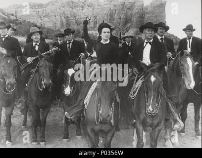 Titre original : JOHNNY GUITAR. Titre en anglais : JOHNNY GUITAR. Directeur de film : Nicholas Ray. Année : 1954. Stars : MERCEDES MCCAMBRIDGE ; WARD BOND. République : Crédit photos / Album Banque D'Images