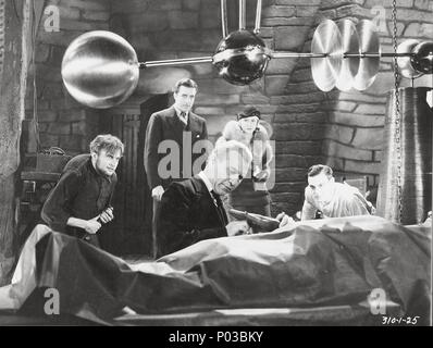 Titre original : Frankenstein. Titre en anglais : : FRANKENSTEIN FRANKENSTEIN. Directeur de film : JAMES WHALE. Année : 1931. Stars : EDWARD VAN SLOAN, JOHN BOLES, COLIN CLIVE. Credit : UNIVERSAL PICTURES / Album Banque D'Images