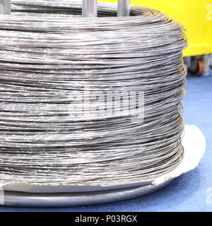 Bobine de fil acier inoxydable pour le processus de fabrication ; Banque D'Images