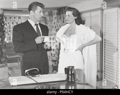 Titre original : SON GENRE DE FEMME. Titre en anglais : SON GENRE DE FEMME. Film Réalisateur : John Farrow. Année : 1951. Stars : Robert Mitchum, JANE RUSSELL. Credit : RKO / Album Banque D'Images