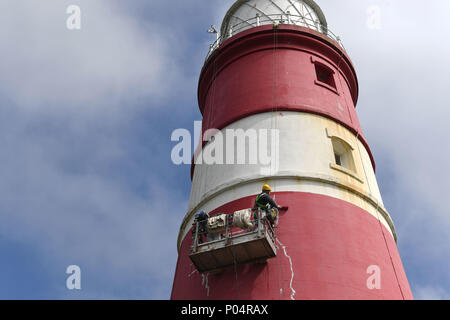 Happisburgh phare, près de Cromer, dans le Norfolk, est repeint avec ses cerceaux rouges et blancs pour la première fois depuis 2009. Banque D'Images