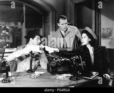 Titre original : His Girl Friday. Titre en anglais : His Girl Friday. Directeur du film : Howard Hawks. Année : 1940. Stars : Cary Grant, Ralph Bellamy, Rosalind Russell. Credit : Columbia Pictures / Album Banque D'Images