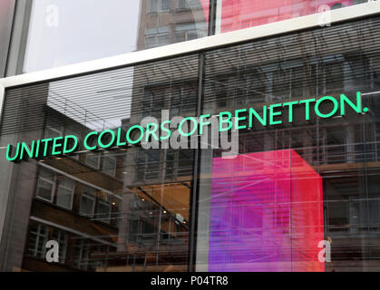 Un United Colors of Benetton magasin sur Oxford Street, au centre de Londres. Banque D'Images