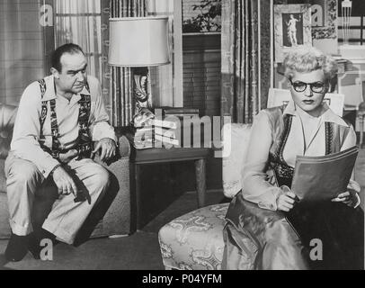 Titre original : nés d'hier. Titre en anglais : nés d'hier. Film Réalisateur : GEORGE CUKOR. Année : 1950. Stars : BRODERICK CRAWFORD ; JUDY HOLLIDAY. Credit : Columbia Pictures / Album Banque D'Images