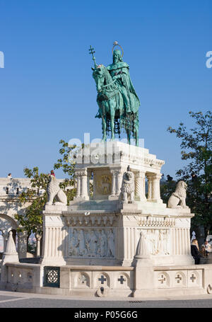 BUDAPEST, HONGRIE Saint Stephen King Monument. Le monument par le sculpteur Alajos Strobl, basé sur les plans de l'architecte Frigyes Schulek, a été dévoilé o Banque D'Images