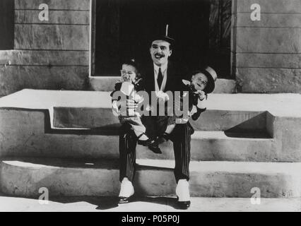 Titre original : sept ans la mauvaise chance. Titre en anglais : sept ans la mauvaise chance. Directeur du film : MAX LINDER. Année : 1921. Stars : MAX LINDER. Credit : ROBERTSON-COLE DISTRIBUTION / Album Banque D'Images