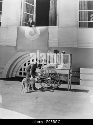 Titre original : DUCK SOUP. Titre en anglais : DUCK SOUP. Directeur : LEO MCCAREY Film. Année : 1933. Stars : CHICO MARX, Groucho Marx. Credit : PARAMOUNT PICTURES / Album Banque D'Images