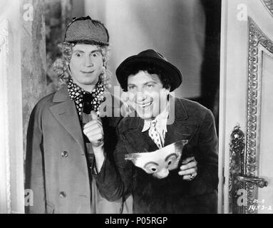 Titre original : DUCK SOUP. Titre en anglais : DUCK SOUP. Directeur : LEO MCCAREY Film. Année : 1933. Stars : Harpo Marx, Chico Marx. Credit : PARAMOUNT PICTURES / Album Banque D'Images