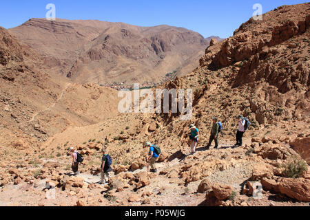 Trekking dans les montagnes de l'Atlas Banque D'Images