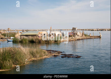 Les îles Uros au Pérou Banque D'Images