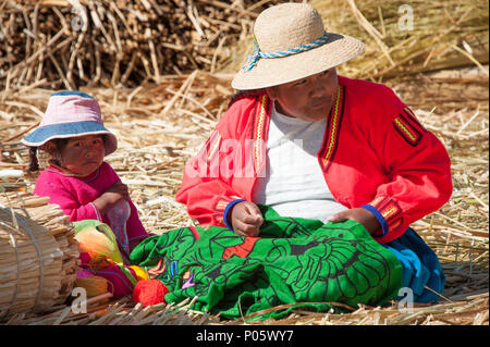 Les îles Uros au Pérou Banque D'Images