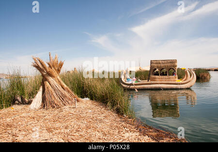 Les îles Uros au Pérou Banque D'Images