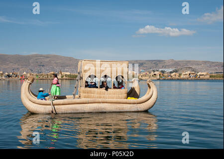 Les îles Uros au Pérou Banque D'Images