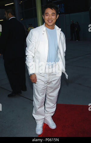 Jet Li en arrivant à la Premiere (héros) à la Zing Xiong Arclight Theatre de Los Angeles. Le 17 août 2004. JetLi005 Red Carpet Event, Vertical, USA, Cinéma, Célébrités, photographie, Bestof, Arts, Culture et divertissement, Célébrités Topix fashion / Vertical, Best of, événement dans la vie d'Hollywood, Californie - Tapis rouge et en backstage, USA, Cinéma, Célébrités, cinéma, télévision, Célébrités célébrités musique, photographie, Arts et culture, Bestof, divertissement, Topix, vertical, une seule personne, à partir de l'année 2004, enquête tsuni@Gamma-USA.com Fashion - Pleine longueur Banque D'Images